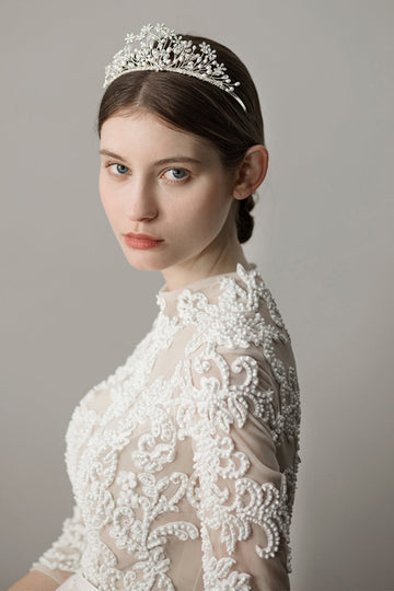 Perłowa korona ślubna z płatkiem śniegu